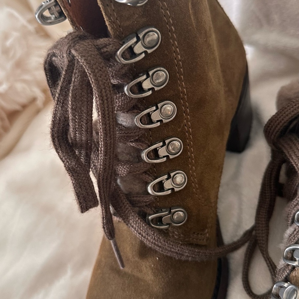 Frye OLIVE SUEDE 6g SABRINA lace up boots. New condition, size 6